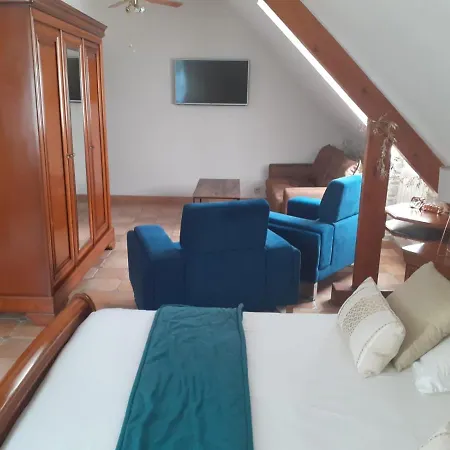 La Lauzeraie Bed & Breakfast