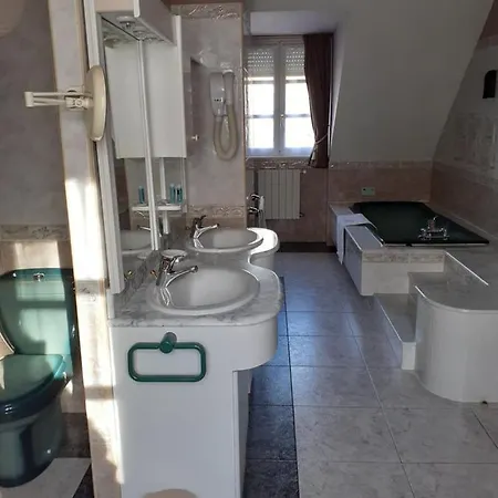 La Lauzeraie Bed & Breakfast
