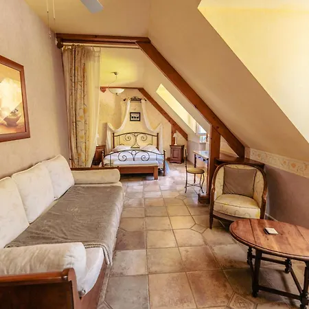 La Lauzeraie Bed & Breakfast *